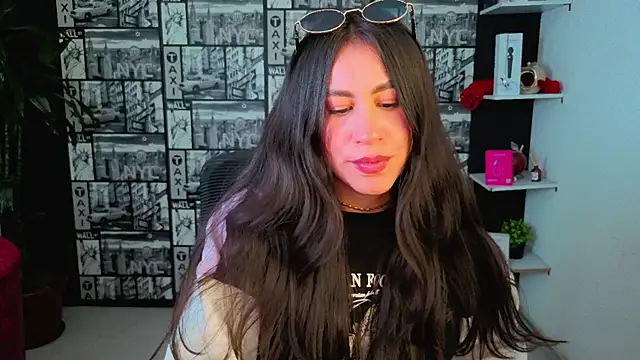 EmiGomez  online show from June 22, 2026, 2:46 am