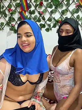 Snapshot of Arab_rainbow_girls chatting on December 3, 2024, 4:03 am Arab rainbow girls online show from December 3, 2024, 4:03 am