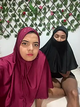 Snapshot of Arab_rainbow_girls chatting on March 14, 2025, 5:05 am Arab rainbow girls online show from March 14, 2025, 5:05 am