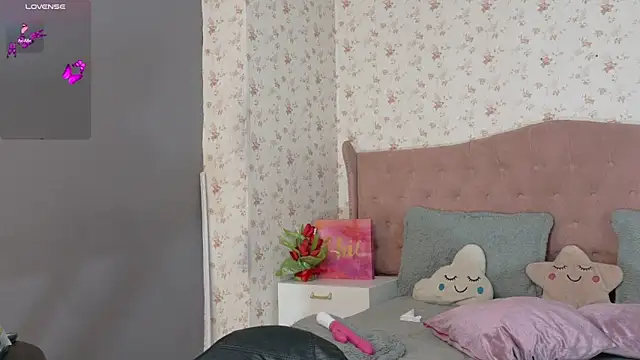 Snapshot of AvrillThomas chatting on January 15, 2025, 12:36 pm AvrillThomas online show from January 15, 2025, 12:36 pm