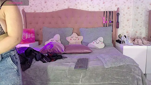 Snapshot of AvrillThomas chatting on January 24, 2025, 3:13 pm AvrillThomas online show from January 24, 2025, 3:13 pm