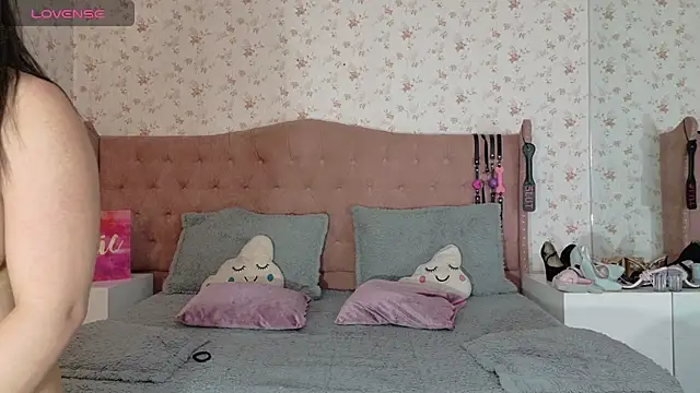 Snapshot of AvrillThomas chatting on February 3, 2025, 9:07 pm AvrillThomas online show from February 3, 2025, 9:07 pm