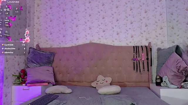 Snapshot of AvrillThomas chatting on February 4, 2025, 9:31 pm AvrillThomas online show from February 4, 2025, 9:31 pm