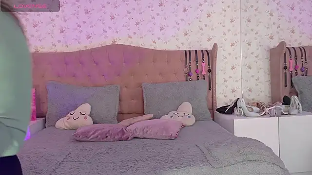 Snapshot of AvrillThomas chatting on February 13, 2025, 3:35 pm AvrillThomas online show from February 13, 2025, 3:35 pm