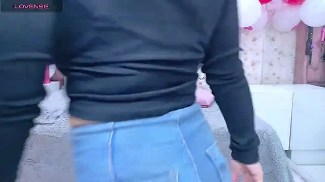 Snapshot of AvrillThomas chatting on February 24, 2025, 3:09 pm AvrillThomas online show from February 24, 2025, 3:09 pm