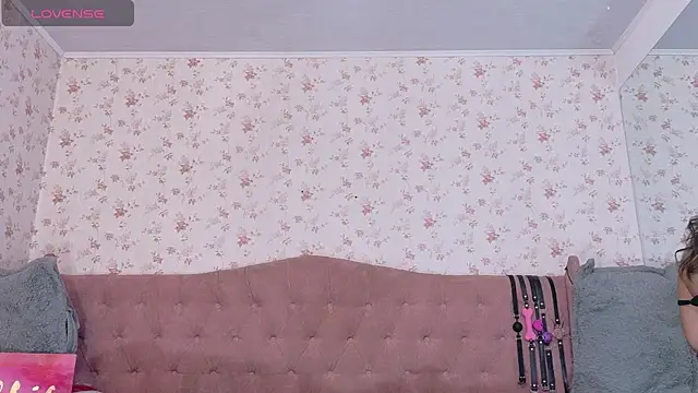 Snapshot of AvrillThomas chatting on March 7, 2025, 2:56 pm AvrillThomas online show from March 7, 2025, 2:56 pm