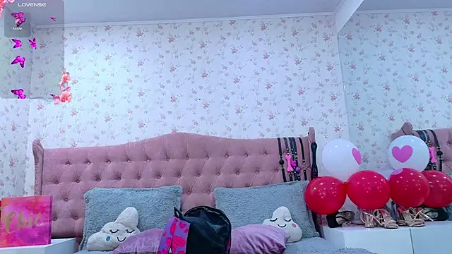 Snapshot of AvrillThomas chatting on March 10, 2025, 2:05 pm AvrillThomas online show from March 10, 2025, 2:05 pm