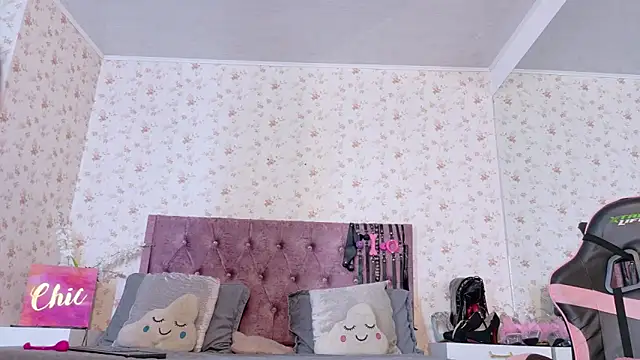 Snapshot of AvrillThomas chatting on September 27, 2025, 2:44 pm AvrillThomas online show from September 27, 2025, 2:44 pm