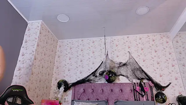 Snapshot of AvrillThomas chatting on October 28, 2025, 4:31 pm AvrillThomas online show from October 28, 2025, 4:31 pm