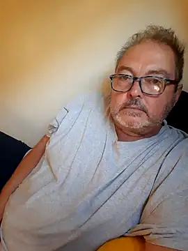 Snapshot of bluangelo chatting on September 23, 2025, 12:30 pm bluangelo online show from September 23, 2025, 12:30 pm