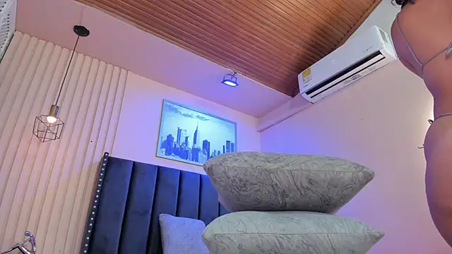 viiolett lee online show from February 13, 2026, 8:38 pm