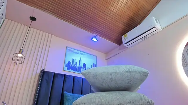 viiolett lee online show from February 24, 2026, 7:56 pm