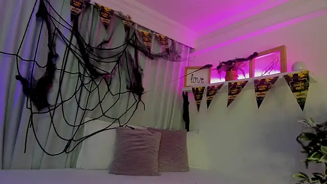 susyy7 online show from October 31, 2025, 6:20 pm