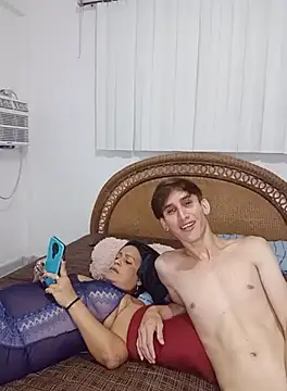 Snapshot of Milfvalesk chatting on October 13, 2025, 8:53 pm Milfvalesk online show from October 13, 2025, 8:53 pm