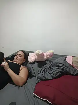 Milfvalesk online show from May 8, 2026, 2:44 pm