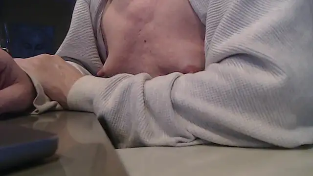 Snapshot of Toy-Daddy chatting on December 30, 2024, 8:15 pm Toy-Daddy online show from December 30, 2024, 8:15 pm