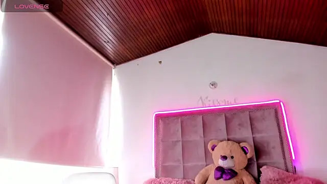 Melody Ds online show from December 15, 2024, 8:25 pm