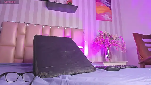 vayoleen online show from December 13, 2024, 9:09 pm