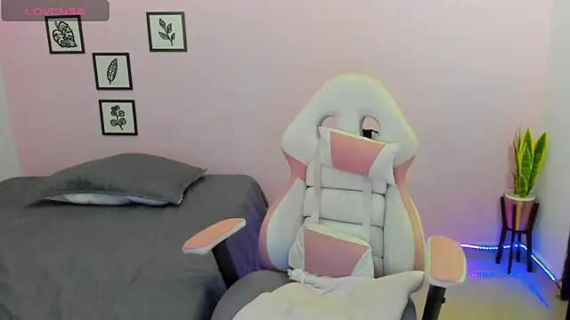 sophie pazz online show from September 18, 2025, 10:45 pm