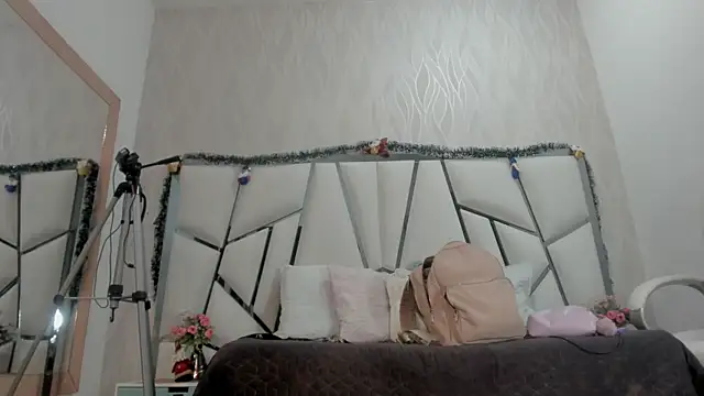 Victoriaa millers online show from November 23, 2025, 7:02 pm