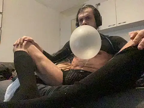 Snapshot of P4RtYBOII92 chatting on February 17, 2026, 1:51 pm P4RtYBOII92 online show from February 17, 2026, 1:51 pm