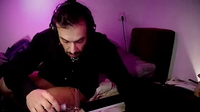 Snapshot of P4RtYBOII92 chatting on March 14, 2026, 1:55 am P4RtYBOII92 online show from March 14, 2026, 1:55 am