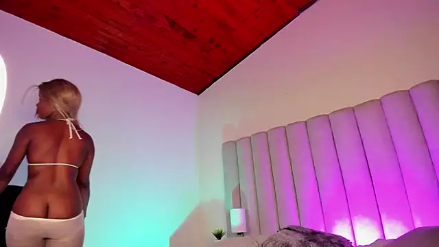 briannajackson  online show from March 11, 2025, 3:12 pm