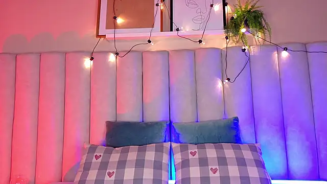 briannajackson  online show from September 29, 2025, 11:48 am