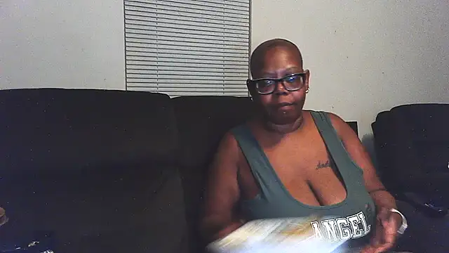 PrettysWorld online show from June 19, 2026, 3:11 am