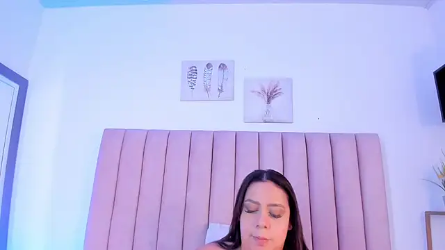 mariaa fernanda online show from May 7, 2026, 11:26 am