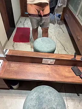 Snapshot of versatile_guy01 chatting on October 12, 2025, 10:03 am versatile guy01 online show from October 12, 2025, 10:03 am