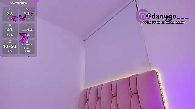 ZarianaEvanz online show from October 17, 2025, 10:23 pm