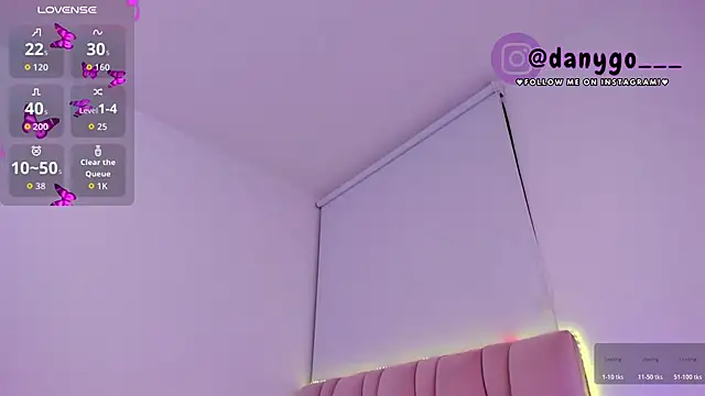 ZarianaEvanz online show from November 21, 2025, 11:25 pm