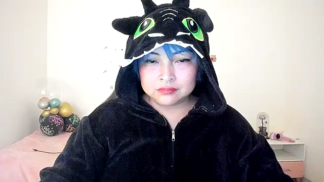 Shaddycute  online show from October 8, 2025, 4:37 pm