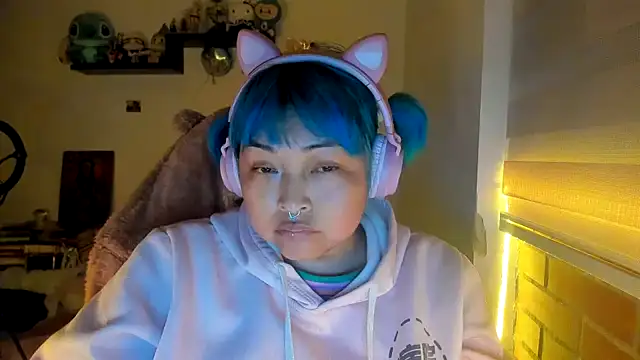 Shaddycute  online show from January 12, 2026, 1:33 am