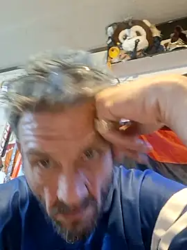 Snapshot of gettinit2wice chatting on April 11, 2026, 8:29 am gettinit2wice online show from April 11, 2026, 8:29 am