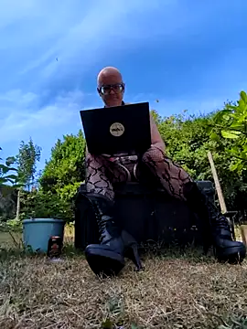 Snapshot of biffboff123 chatting on July 30, 2026, 1:32 pm biffboff123 online show from July 30, 2026, 1:32 pm