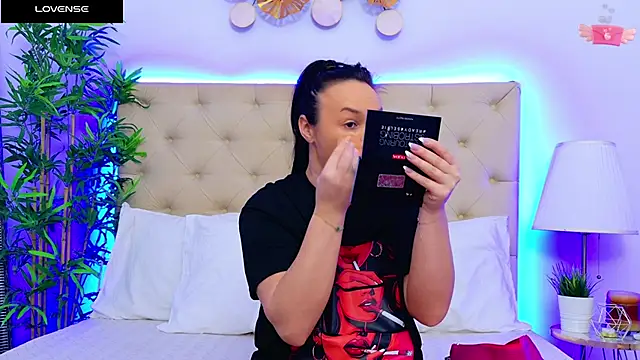 Snapshot of DaliyaArabian chatting on January 9, 2025, 12:30 pm DaliyaArabian online show from January 9, 2025, 12:30 pm