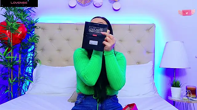 Snapshot of DaliyaArabian chatting on March 18, 2025, 12:47 pm DaliyaArabian online show from March 18, 2025, 12:47 pm