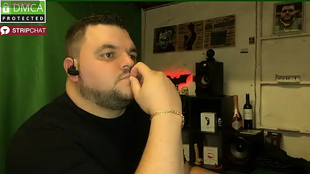 Snapshot of Mikey-HH chatting on December 9, 2024, 10:43 am Mikey-HH online show from December 9, 2024, 10:43 am