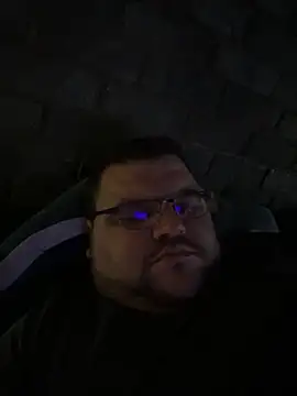 Snapshot of Mikey-HH chatting on October 9, 2025, 4:05 pm Mikey-HH online show from October 9, 2025, 4:05 pm