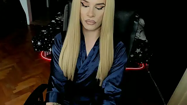 EvelynLexy online show from October 15, 2025, 8:36 am