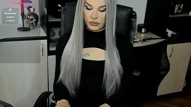 EvelynLexy online show from May 18, 2026, 4:57 pm