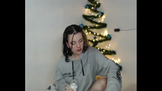 Snapshot of Calypso_and_Dimitri chatting on December 20, 2024, 5:04 am Calypso and Dimitri online show from December 20, 2024, 5:04 am