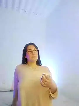 Elle Lee  online show from December 6, 2024, 2:13 am