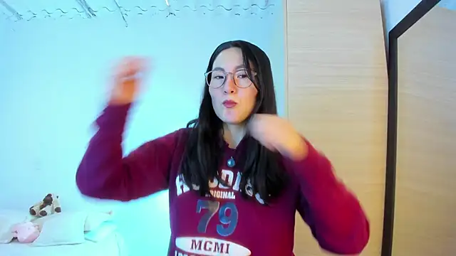 Elle Lee  online show from February 12, 2026, 2:56 pm