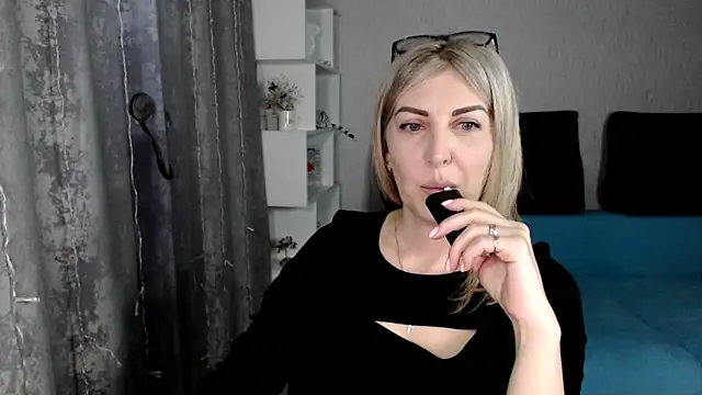 Amelia Harper online show from March 12, 2025, 2:45 pm