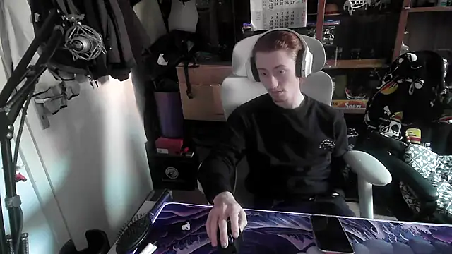 Snapshot of leon29leo chatting on October 1, 2025, 12:44 pm leon29leo online show from October 1, 2025, 12:44 pm