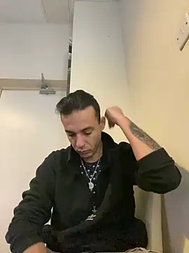 Snapshot of Alexandrupgixx chatting on January 14, 2025, 2:29 am Alexandrupgixx online show from January 14, 2025, 2:29 am