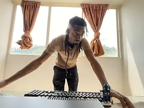 Malkon Big online show from February 14, 2026, 5:21 pm